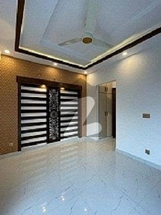 بحریہ ٹاؤن اوورسیز A بحریہ ٹاؤن اوورسیز انکلیو,بحریہ ٹاؤن,لاہور میں 3 کمروں کا 10 مرلہ بالائی پورشن 65.0 ہزار میں کرایہ پر دستیاب ہے۔