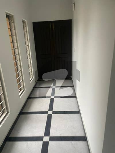 فارمانئیٹس ہاؤسنگ سکیم ۔ بلاک این فارمانئیٹس ہاؤسنگ سکیم,لاہور میں 4 کمروں کا 1 کنال بالائی پورشن 1.0 لاکھ میں کرایہ پر دستیاب ہے۔