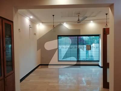 ڈی ایچ اے فیز 4 ڈیفنس (ڈی ایچ اے),لاہور میں 4 کمروں کا 10 مرلہ مکان 4.9 کروڑ میں برائے فروخت۔