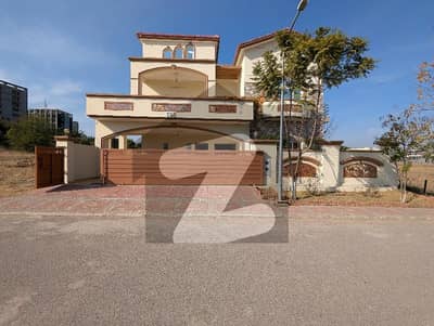 ٹاپ سٹی 1 - بلاک سی ٹاپ سٹی 1,اسلام آباد میں 6 کمروں کا 1 کنال مکان 7.5 کروڑ میں برائے فروخت۔