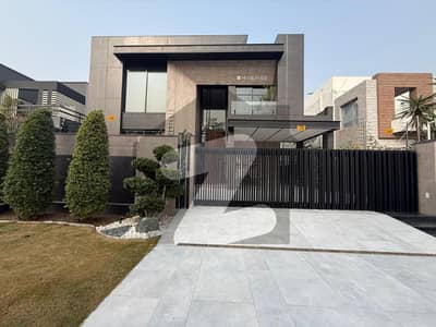 طارق گارڈنز لاہور میں 7 کمروں کا 1 کنال مکان 6.5 کروڑ میں برائے فروخت۔