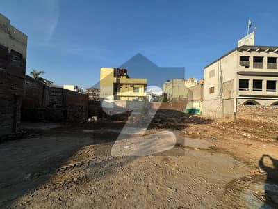 Huge Opportunity for Investment or Personal Purchase in Bara Dari, Gujrat!