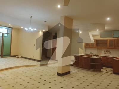 آئی ۔ 8/4 آئی ۔ 8,اسلام آباد میں 5 کمروں کا 14 مرلہ زیریں پورشن 2.7 لاکھ میں کرایہ پر دستیاب ہے۔