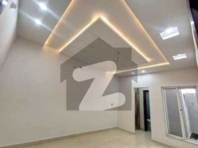 Commercial Building Ground Floor Available For Rent