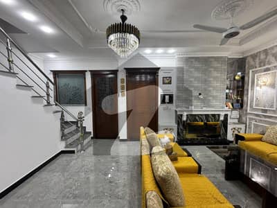 بینکرز کوآپریٹو ہاؤسنگ سوسائٹی لاہور میں 1 کمرے کا 5 مرلہ زیریں پورشن 70.0 ہزار میں کرایہ پر دستیاب ہے۔