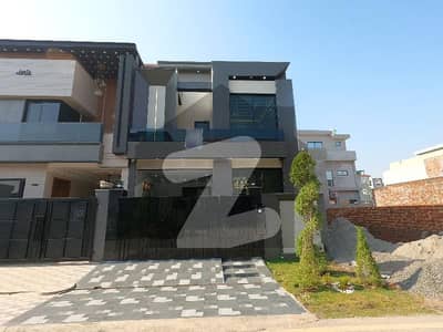 پارک ویو سٹی ۔ روز بلاک پارک ویو سٹی,لاہور میں 4 کمروں کا 5 مرلہ مکان 2.45 کروڑ میں برائے فروخت۔