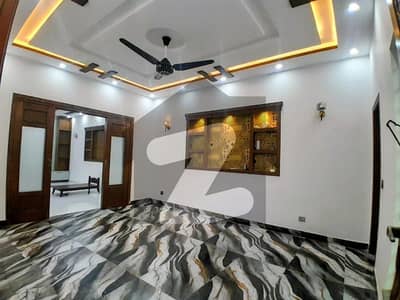 جوبلی ٹاؤن ۔ بلاک ایف جوبلی ٹاؤن,لاہور میں 4 کمروں کا 7 مرلہ مکان 2.55 کروڑ میں برائے فروخت۔