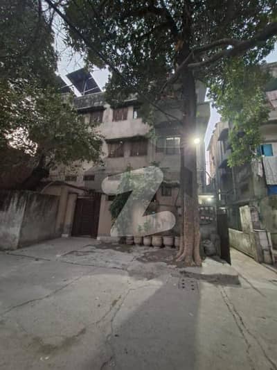 Beautiful 10 Marla House for Sale | Prime Mozang Chungi Location