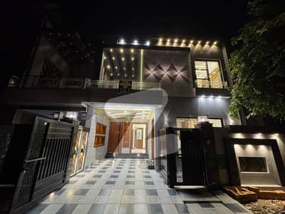 5 Marla House Available For Sale in Bahria Town LHR