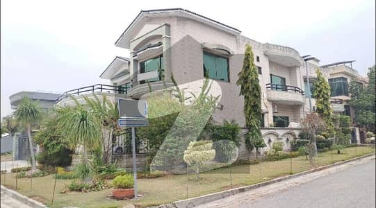 1 Kanal Corner House Upper Portion For Rent