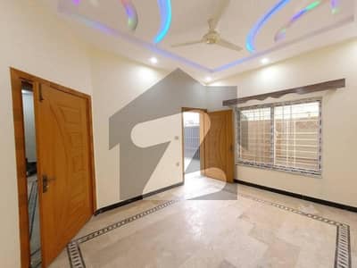 گرین ایونیو اسلام آباد میں 5 کمروں کا 11 مرلہ مکان 6.2 کروڑ میں برائے فروخت۔