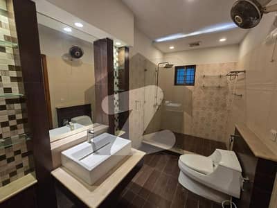 پی اے ایف آفیسرز کالونی کینٹ,لاہور میں 6 کمروں کا 12 مرلہ مکان 5.4 کروڑ میں برائے فروخت۔