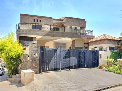 Owner Built Corner Triple Storey 9 Marla House At Investor Price