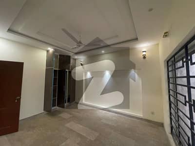 Beautiful 10 Marla House Available For Rent