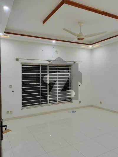 BAHRIA TOWN RAWALPINDI PHASE 8 OVERSEAS 4 1 KANAL UPPER PORTION 3 BED ROOM ATACH BATH KITCHEN TV LAWN SERVANT QUARTER SEPARATE ENTERACE CLOSE STREET