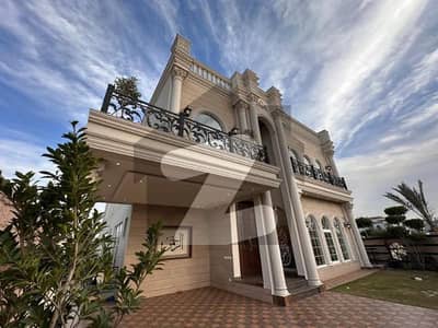 22 Marla Corner Full Basement Semi Furnished House For Sale Near to Dolmen Mall Lahore