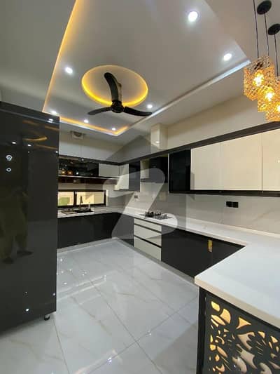 بحریہ ٹاؤن فیز 8 بحریہ ٹاؤن راولپنڈی,راولپنڈی میں 5 کمروں کا 10 مرلہ مکان 1.25 لاکھ میں کرایہ پر دستیاب ہے۔