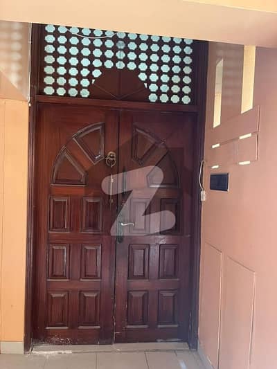 کلفٹن ۔ بلاک 2 کلفٹن,کراچی میں 4 کمروں کا 11 مرلہ فلیٹ 1.45 لاکھ میں کرایہ پر دستیاب ہے۔