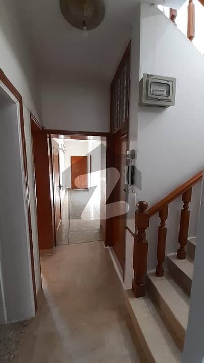 جی ۔ 6/1 جی ۔ 6,اسلام آباد میں 4 کمروں کا 9 مرلہ بالائی پورشن 1.2 لاکھ میں کرایہ پر دستیاب ہے۔