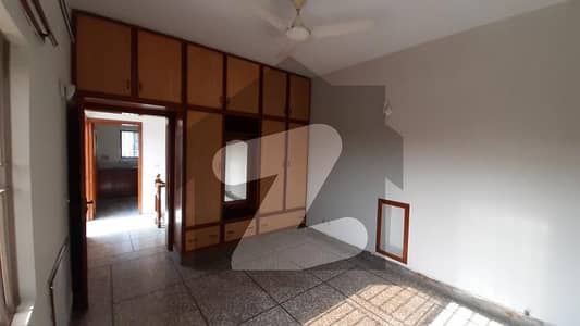 جی ۔ 6/1 جی ۔ 6,اسلام آباد میں 4 کمروں کا 9 مرلہ بالائی پورشن 1.2 لاکھ میں کرایہ پر دستیاب ہے۔