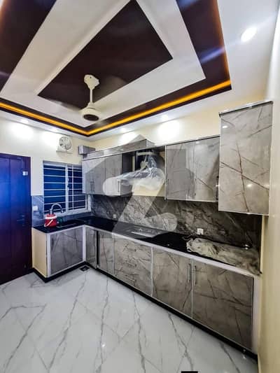 بحریہ ٹاؤن فیز 8 بحریہ ٹاؤن راولپنڈی,راولپنڈی میں 3 کمروں کا 5 مرلہ مکان 65.0 ہزار میں کرایہ پر دستیاب ہے۔