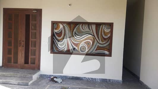 10 MARLA HOUSE AVAILABLE FOR SALE 10 MARLA HOUSE AVAILABLE FOR SALE