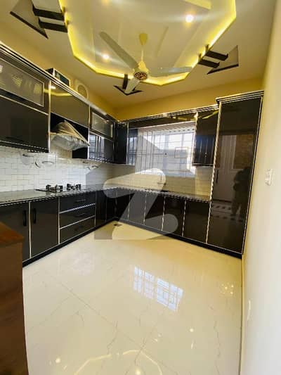 بحریہ ٹاؤن فیز 8 بحریہ ٹاؤن راولپنڈی,راولپنڈی میں 5 کمروں کا 10 مرلہ مکان 1.15 لاکھ میں کرایہ پر دستیاب ہے۔