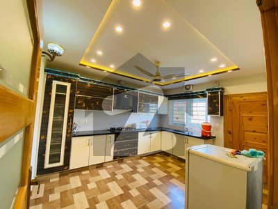 بحریہ ٹاؤن فیز 8 بحریہ ٹاؤن راولپنڈی,راولپنڈی میں 5 کمروں کا 10 مرلہ مکان 1.2 لاکھ میں کرایہ پر دستیاب ہے۔