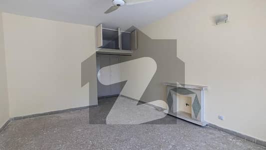 FOR RENT 500 Sqyrd Liveable 3 Bedrooms Double Storey House F_6/1