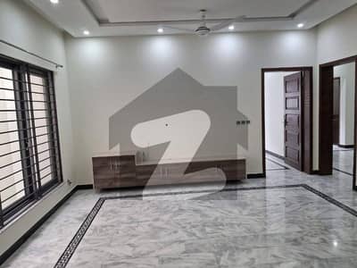 ای ۔ 11 اسلام آباد میں 3 کمروں کا 1 کنال بالائی پورشن 1.45 لاکھ میں کرایہ پر دستیاب ہے۔