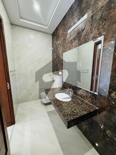 BEAUTIFUL LOCATION UPPER PORTION FOR RENT