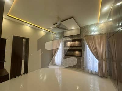 10 Marla Like New House For Rent In Bahria Town Lahore