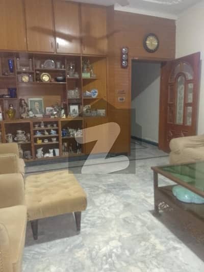 ڈی ایچ اے فیز 3 ڈیفنس (ڈی ایچ اے),لاہور میں 4 کمروں کا 10 مرلہ مکان 1.5 لاکھ میں کرایہ پر دستیاب ہے۔