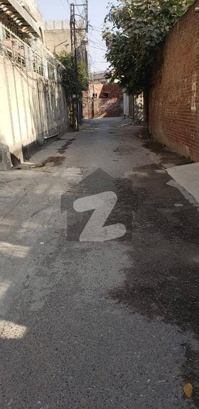 20 Marla Prime Location House | 5 Beds | Deputy Commissioner Road | 4.25 Cr