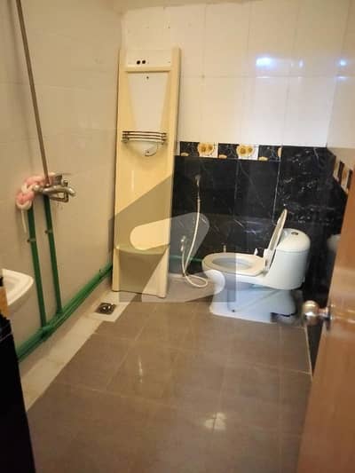 ماڈل ٹاؤن لاہور میں 2 کمروں کا 15 مرلہ بالائی پورشن 1.0 لاکھ میں برائے فروخت۔