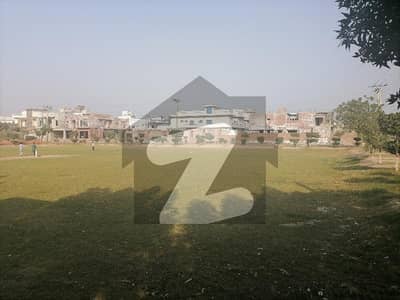 ایم ڈی اے کو - آپریٹو ہاؤسنگ سکیم ملتان میں 1 کنال رہائشی پلاٹ 3.0 کروڑ میں برائے فروخت۔
