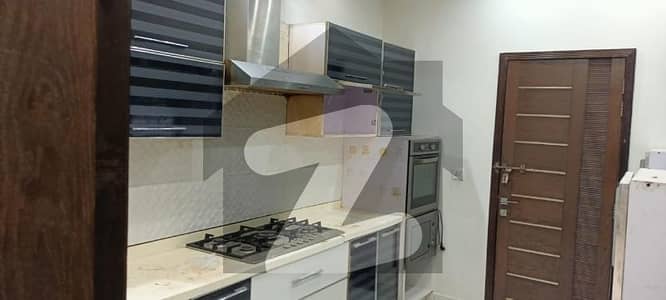 ڈی ایچ اے فیز 5 ڈیفنس (ڈی ایچ اے),لاہور میں 4 کمروں کا 10 مرلہ مکان 1.9 لاکھ میں کرایہ پر دستیاب ہے۔