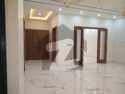 ایم پی سی ایچ ایس ۔ ملٹی گارڈنز بی ۔ 17,اسلام آباد میں 6 کمروں کا 10 مرلہ مکان 4.25 کروڑ میں برائے فروخت۔