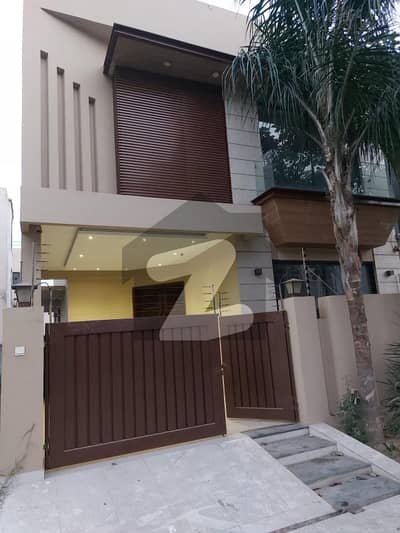 3 Beds 5 Marla Modern Design Prime Location House For Rent In DHA 9 Town Lahore.