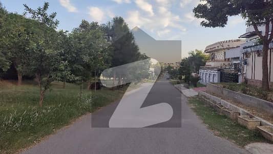 جی ۔ 15/2 جی ۔ 15,اسلام آباد میں 1 کنال رہائشی پلاٹ 3.1 کروڑ میں برائے فروخت۔