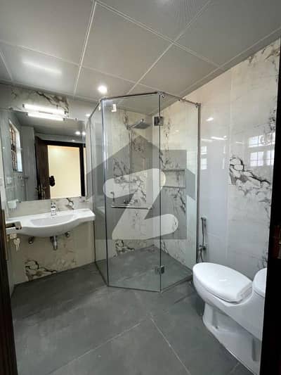 عسکری 6 پشاور میں 4 کمروں کا 13 مرلہ فلیٹ 3.3 کروڑ میں برائے فروخت۔