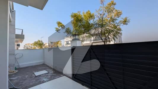 بحریہ انکلیو - سیکٹر سی 2 بحریہ انکلیو,بحریہ ٹاؤن,اسلام آباد میں 5 کمروں کا 10 مرلہ مکان 5.5 کروڑ میں برائے فروخت۔