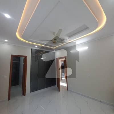 35/70 Ground portion available for Rent in G13