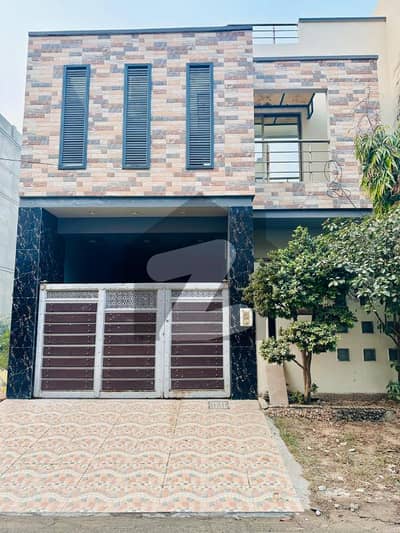 فور سِیزن فیز1 فور سِیزن ہاؤسنگ,فیصل آباد میں 3 کمروں کا 5 مرلہ مکان 2.6 کروڑ میں برائے فروخت۔