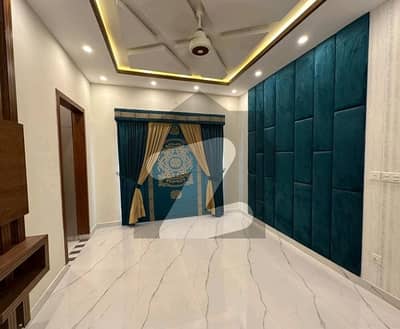 بحریہ ٹاؤن سیکٹر سی بحریہ ٹاؤن,لاہور میں 3 کمروں کا 5 مرلہ مکان 2.0 کروڑ میں برائے فروخت۔