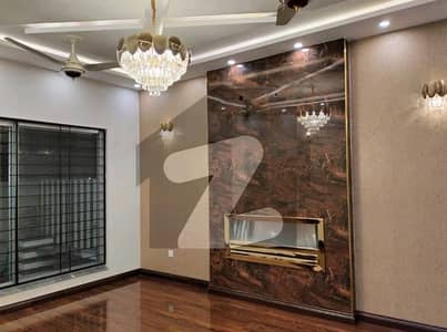 House For Grabs In 1 Kanal Lahore