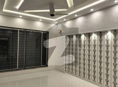 بحریہ ٹاؤن سیکٹر ای بحریہ ٹاؤن,لاہور میں 3 کمروں کا 1 مرلہ مکان 2.2 کروڑ میں برائے فروخت۔