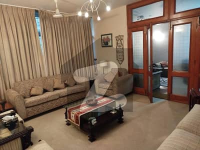 عسکری 2 عسکری,لاہور میں 3 کمروں کا 10 مرلہ فلیٹ 3.6 کروڑ میں برائے فروخت۔