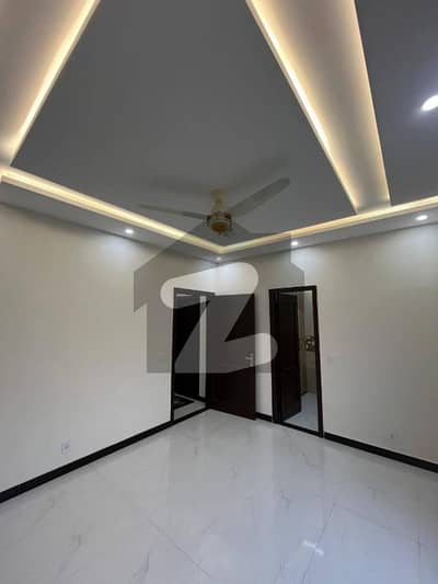 پیراگون سٹی لاہور میں 3 کمروں کا 5 مرلہ مکان 2.1 کروڑ میں برائے فروخت۔