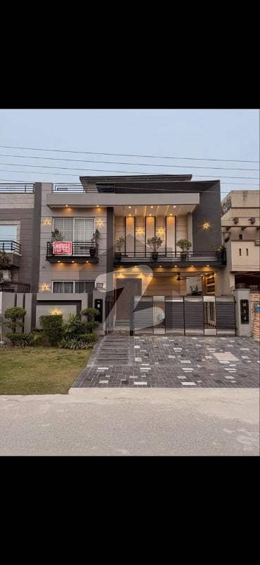 Prime 10 Marla House For Sale In Park View City, Lahore